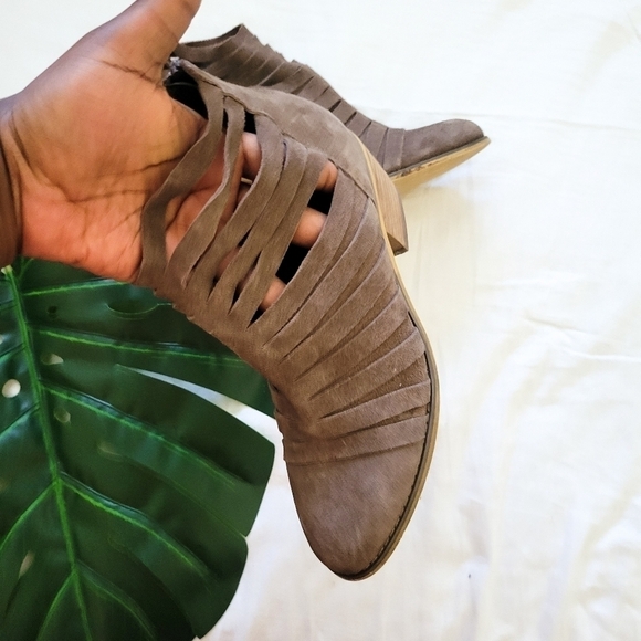 Carlos Santana Vanna cutout booties - Picture 12 of 15